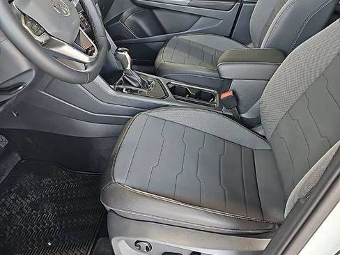 New 2026 Volkswagen Taos SE FWD image 27