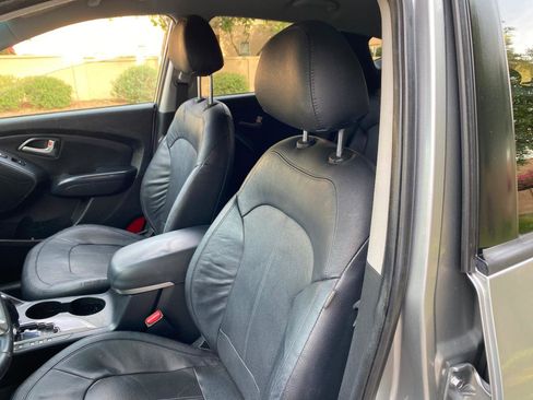 Used 2012 Hyundai Tucson Limited image 25