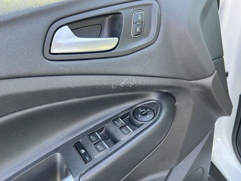 Used 2019 Ford Escape SE image 15