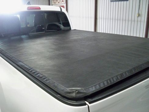 Used 2017 Toyota Tacoma SR5 w/ Tow Package image 8