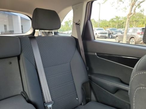 Used 2020 Kia Sorento LX AWD/4WD image 14