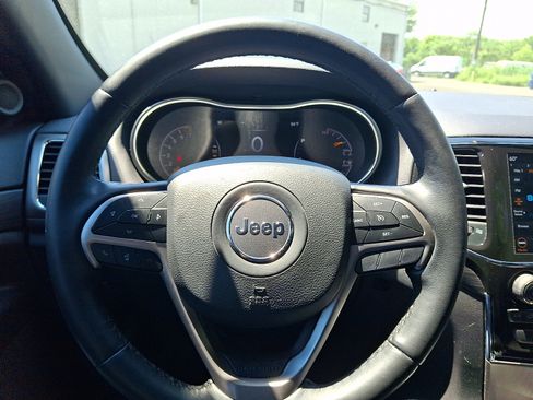 Used 2022 Jeep Grand Cherokee Laredo X AWD/4WD image 19