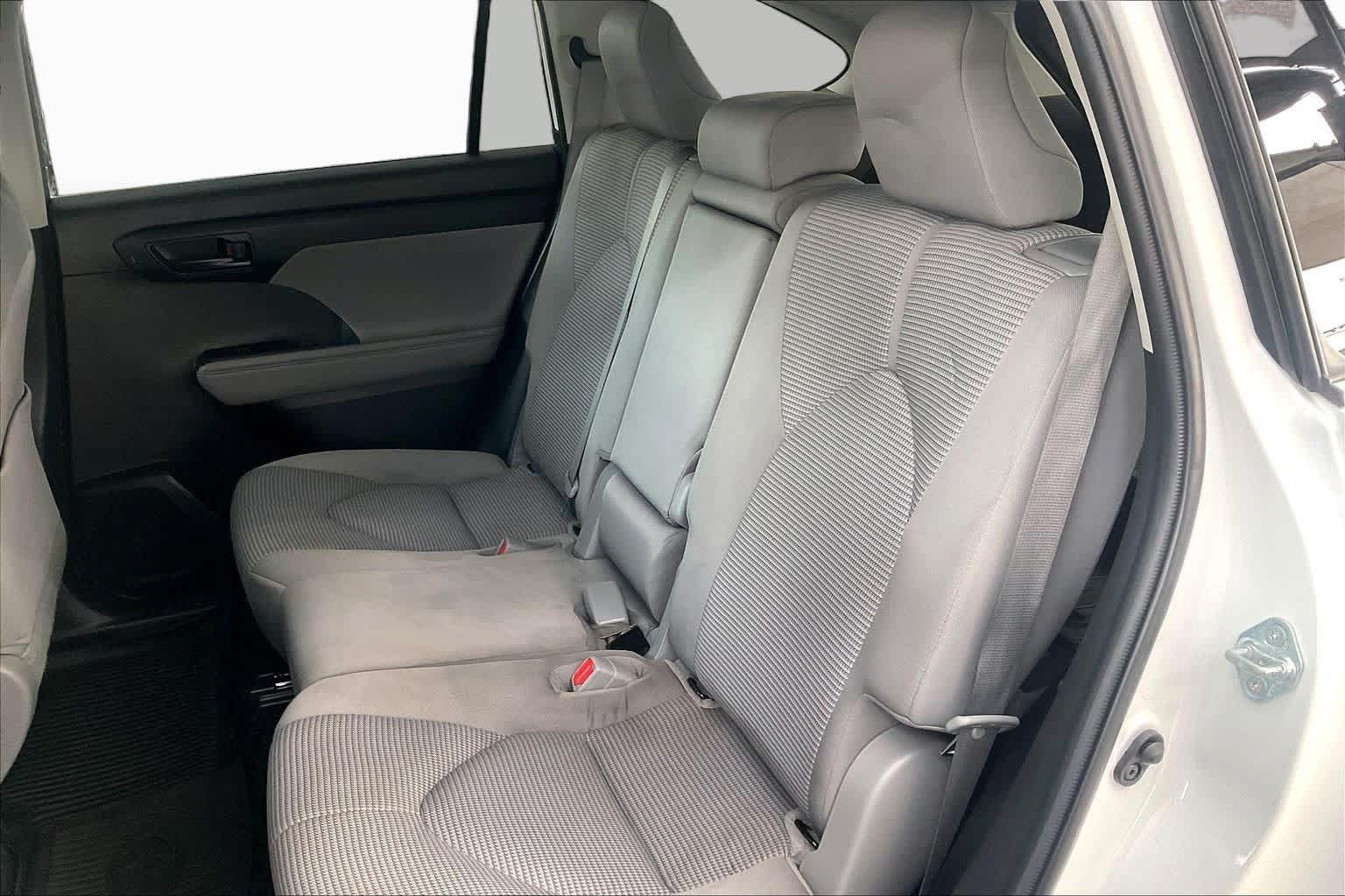 Used 2022 Toyota Highlander L FWD image 21