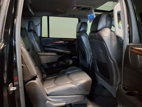 Used 2016 Cadillac Escalade ESV Luxury AWD/4WD image 12