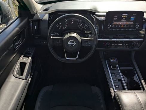 Used 2025 Nissan Pathfinder SV w/ SV Premium Package image 17