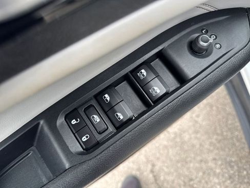 Used 2023 Jeep Compass Limited image 14