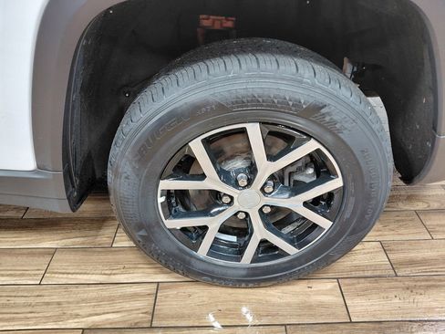 Certified 2024 Jeep Grand Cherokee L Limited w/ Luxury Tech Group II image 20