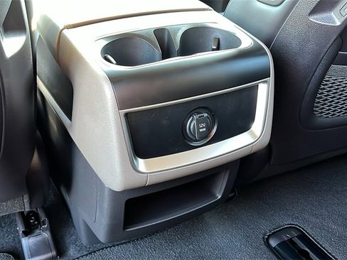 New 2026 Kia Carnival EX image 6