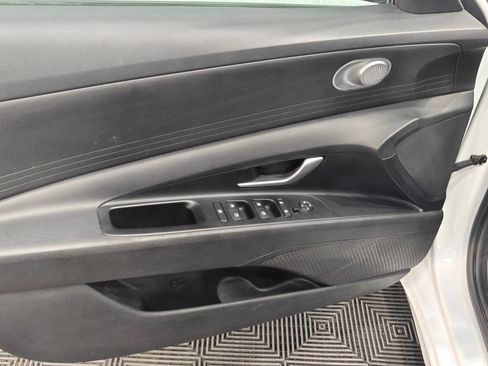 Used 2021 Hyundai Elantra SE FWD image 35