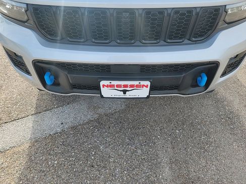 New 2025 Jeep Grand Cherokee Limited 4xe AWD/4WD image 3