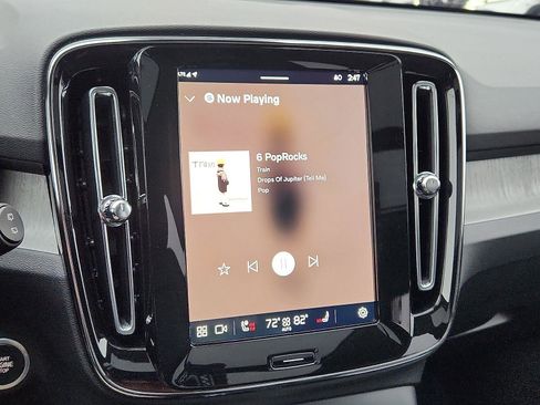 Certified 2025 Volvo XC40 B5 Plus image 21