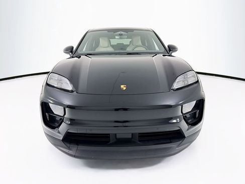 Certified 2025 Porsche Macan Electric image 6