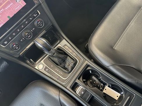 Used 2017 Volkswagen e-Golf SEL Premium image 24