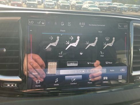 Used 2024 Chrysler Pacifica Touring-L FWD image 19