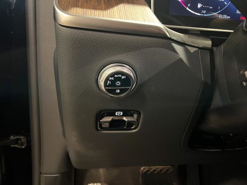 Used 2025 Mercedes-Benz GLC 350e 4MATIC image 17