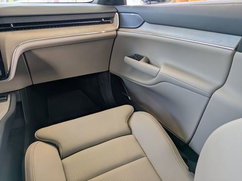 New 2025 Volvo EX90 Plus w/ Protection Package Premier AWD/4WD image 25
