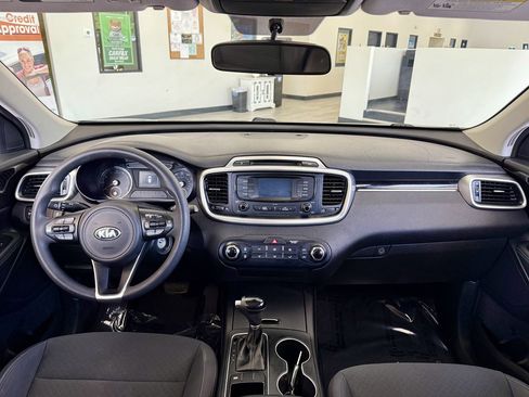 Used 2017 Kia Sorento LX FWD image 10
