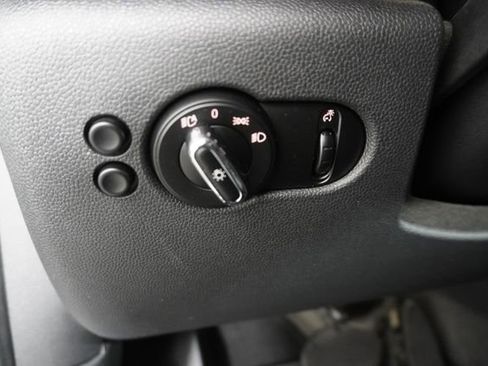 Used 2017 MINI Cooper 4-Door Hardtop image 22