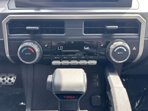 Used 2025 Toyota Tacoma TRD Sport AWD/4WD image 37
