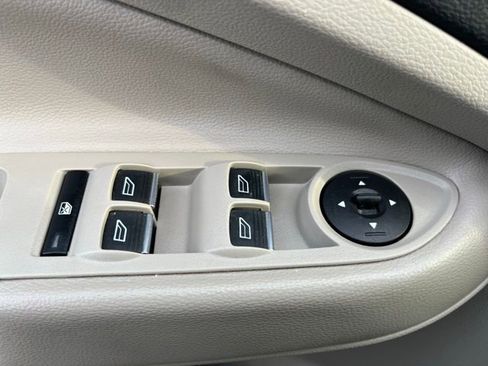 Used 2019 Ford Escape Titanium image 13