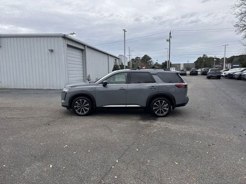 New 2026 Nissan Pathfinder Platinum image 8