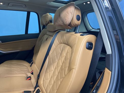 Used 2024 BMW X7 xDrive40i w/ Premium Package image 21