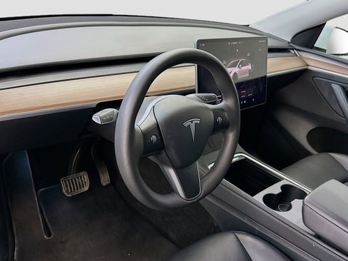 Used 2023 Tesla Model Y Long Range image 18