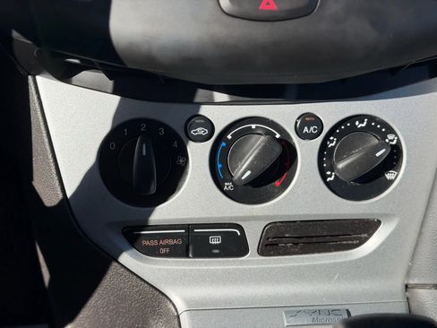 Used 2013 Ford Focus SE FWD image 34