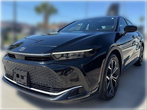 Used 2024 Toyota Crown Limited image 4