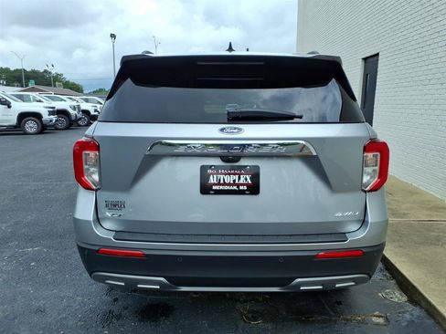 Used 2024 Ford Explorer XLT w/ Equipment Group 202A AWD/4WD image 4