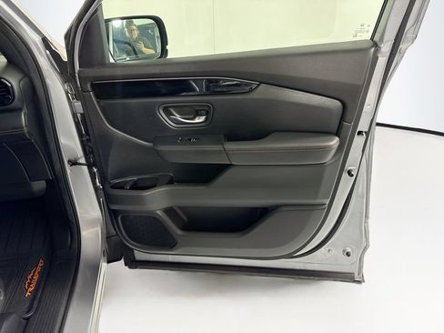 Used 2025 Honda Pilot TrailSport image 26