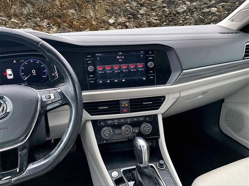 Used 2019 Volkswagen Jetta SEL image 6