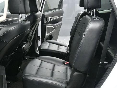 Used 2023 Kia Telluride EX w/ EX Captain's Chair Package image 15