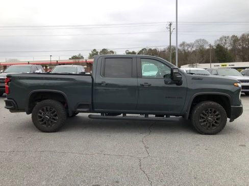Used 2025 Chevrolet Silverado 2500 LT w/ Trail Boss Package image 2