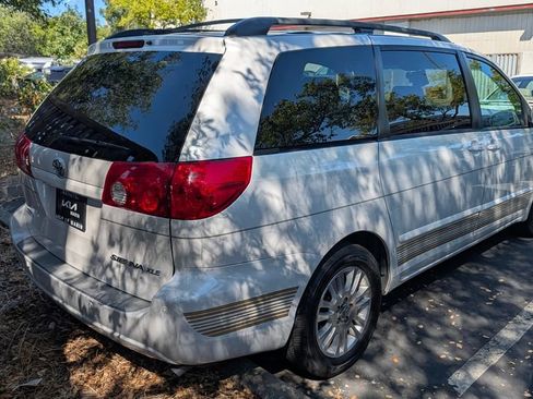 Used 2008 Toyota Sienna XLE FWD image 3