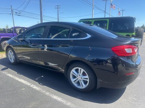 Used 2017 Chevrolet Cruze LT FWD image 7