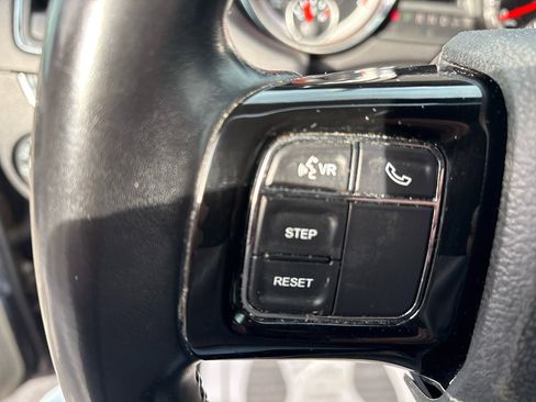 Used 2020 Dodge Grand Caravan SXT image 17