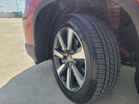 Certified 2025 Honda Pilot Touring image 9