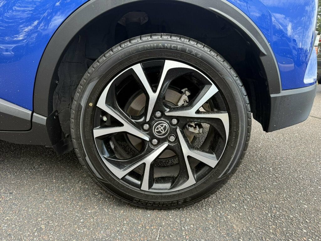Used 2021 Toyota C-HR XLE FWD image 9