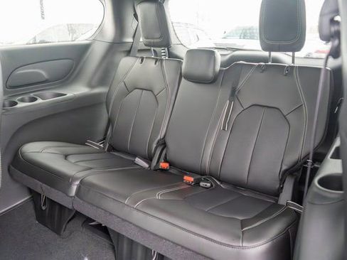 New 2026 Chrysler Pacifica Select image 10
