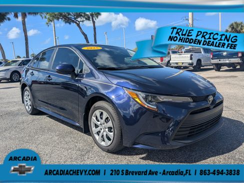 Used 2025 Toyota Corolla LE FWD image 2