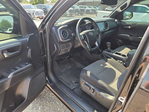 Used 2022 Toyota Tacoma TRD Off-Road w/ Technology Package AWD/4WD image 23