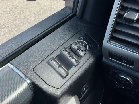 Used 2019 Ford F150 Lariat w/ Equipment Group 502A Luxury AWD/4WD image 32