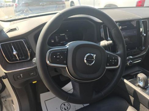 Used 2022 Volvo XC60 B5 Momentum AWD/4WD image 8