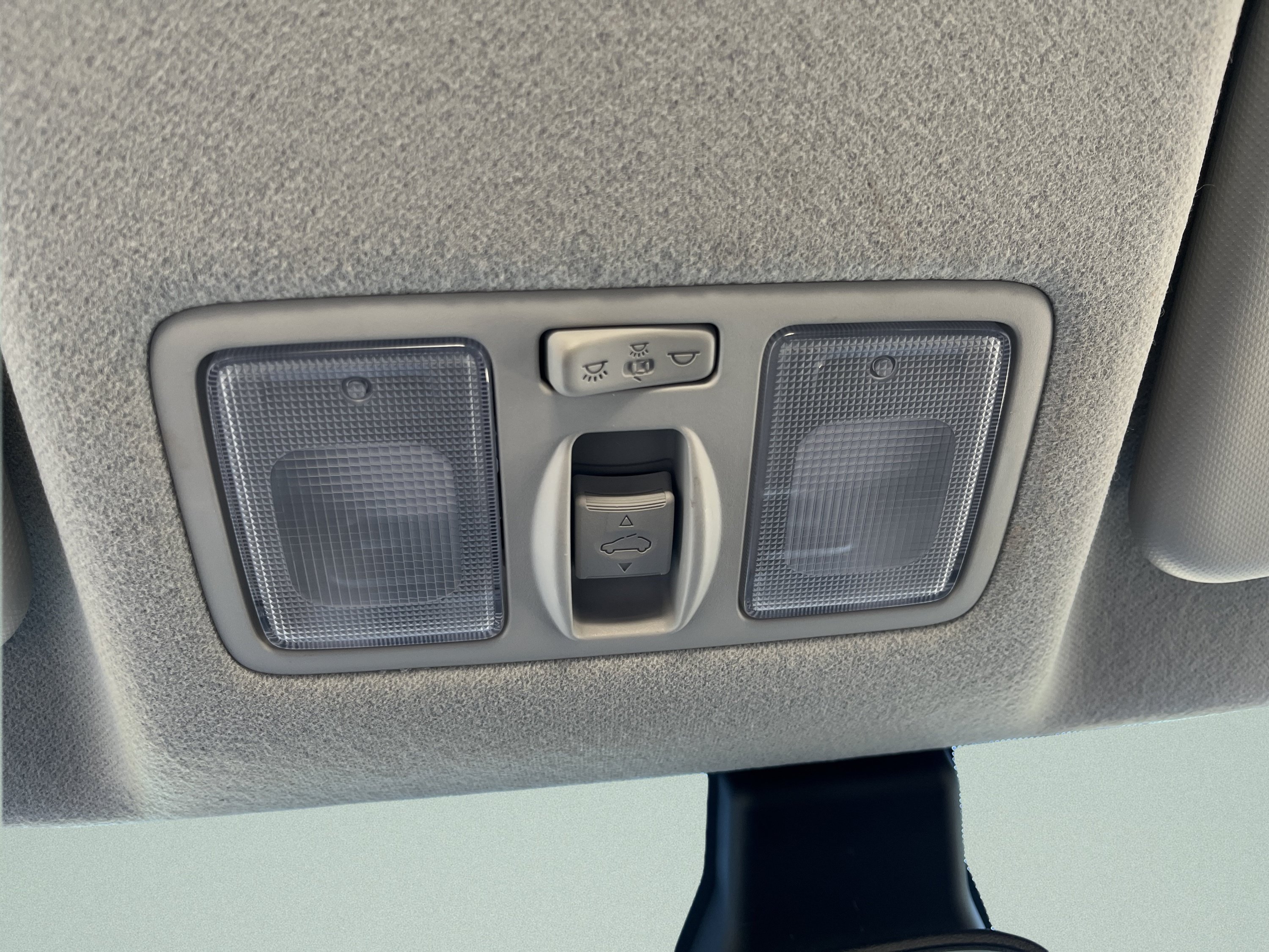 Used 2025 Hyundai Venue SEL FWD image 19