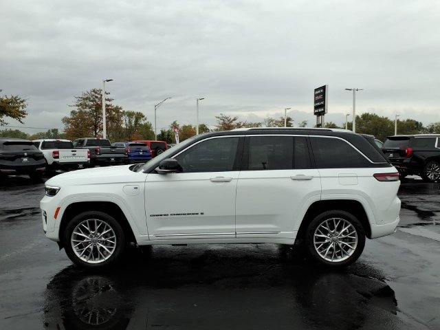 Used 2023 Jeep Grand Cherokee Summit w/ Advanced Protech Group IV AWD/4WD image 10
