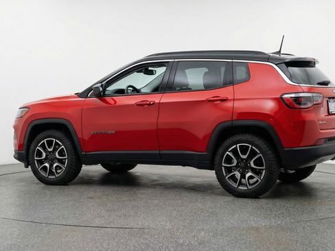 Used 2025 Jeep Compass Trailhawk image 5