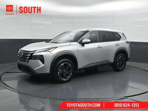 Used 2024 Nissan Rogue SV AWD/4WD image 6