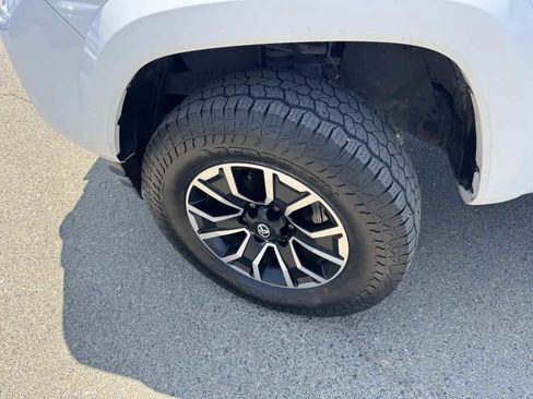 Used 2021 Toyota Tacoma TRD Sport w/ Technology Package image 40