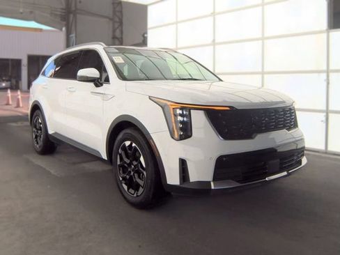 Certified 2024 Kia Sorento S w/ Panoramic Sunroof Package FWD image 2